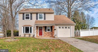 2 Mahogany Ct, Mount Holly, NJ 08060