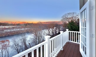 112 River Rd, Shelton, CT 06484