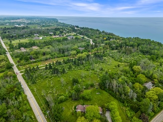 13600 N Lake Shore Dr, Mequon, WI 53092