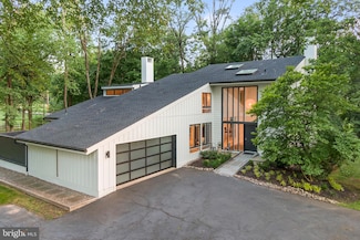 1260 Lakemont Rd, Villanova, PA 19085