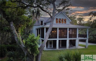 22 Lake Dr, Savannah, GA 31410