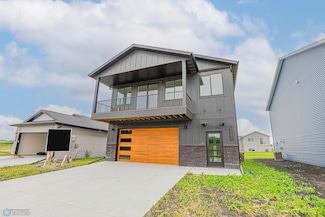 6582 68th St S, Horace, ND 58047