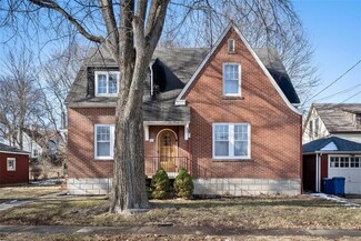 221 N Benton Ave, Saint Charles, MO 63301