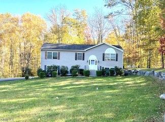 903 Twin Oaks Rd, Newton, NJ 07860