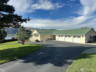 7 Lake Breeze Ln, Oroville, WA 98844