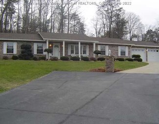 104 Williamsburg Way, Nitro, WV 25143