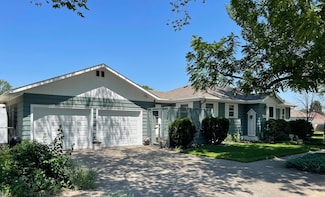 302 7th St W, Mobridge, SD 57601