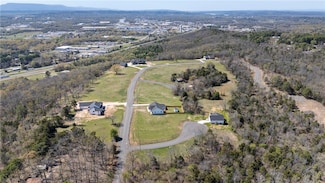 392 Apple Ln, Russellville, AR 72802