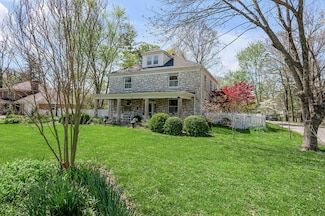 212 Elm St, Versailles, KY 40383
