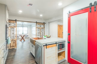 2717 Belmont St, Dickinson, TX 77539