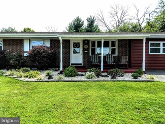 5 Anglesey Cir, Middletown, PA 17057