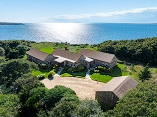 135 Capawock Rd, Vineyard Haven, MA 02568