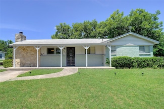 129 Shoreline Dr, Azle, TX 76020
