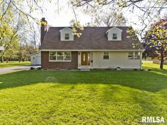 280 Melody Ln, Virden, IL 62690