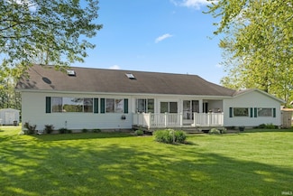 251 E Lakeview Dr, Wawaka, IN 46794