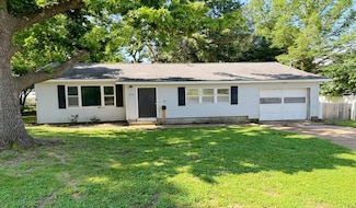 614 E Division St, Bolivar, MO 65613