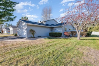 1502 Pheasant Ridge Dr, Midland, MI 48640