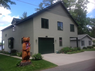5569 Front St, Newaygo, MI 49337