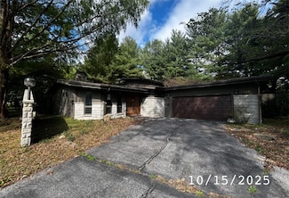 1100 W Tulip Ln, Robinson, IL 62454