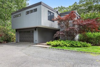 6 Woodland Way, Westhampton Beach, NY 11978