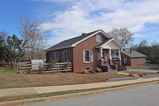 223 Park St, Ninety Six, SC 29666