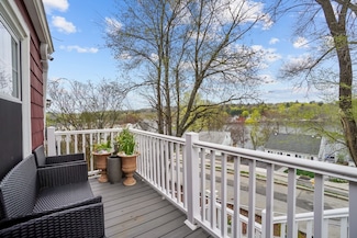 32 Indian Lake Pkwy, Worcester, MA 01605