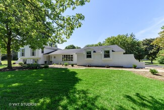 19 Golfview Ln, Lake Barrington, IL 60010