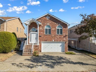 243 150th St, Whitestone, NY 11357
