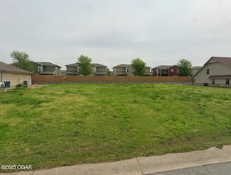 2013 Delaware Ave, Joplin, MO 64804