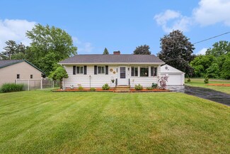 445 Burt Ave, Jackson, MI 49201