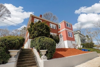 62 Algonquin Rd Unit 1, Chestnut Hill, MA 02467