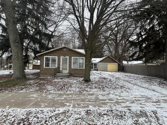 435 E Saint Joseph St, Watervliet, MI 49098