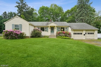 6 Emery Ave, Mendham, NJ 07945