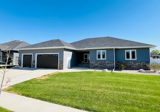 2522 Prairie Creek Dr, Aberdeen, SD 57401