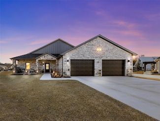 502 S Bay Ct, Runaway Bay, TX 76426