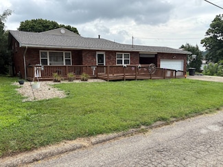 110 Elm St, Belpre, OH 45714