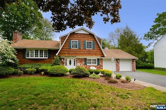 536 Fordham Place, Paramus, NJ 07652