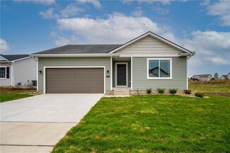 665 S 8th St, Carlisle, IA 50047