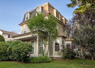 17 Myrtle St, Jamaica Plain, MA 02130