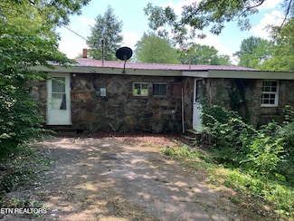 1610 Pow Camp Rd, Crossville, TN 38572