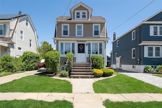 19 Garden St, Valley Stream, NY 11581