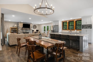 137 Weaver Ct, Lake Lure, NC 28746