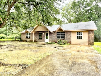 10028 Oakwood Park Dr, Moss Point, MS 39562