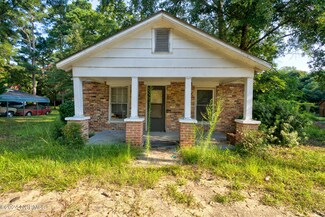 618 Duncan St, Laurinburg, NC 28352