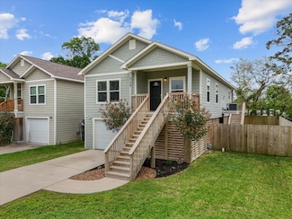 2124 Holly Dr, Dickinson, TX 77539