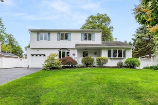 16 Stanwich Rd, Smithtown, NY 11787
