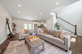 28 Heritage Ct, Brockton, MA 02302
