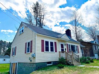 6 Sycamore St, Brattleboro, VT 05301