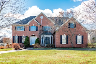 4 Hilander Dr, Albany, NY 12211