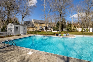 18 Grandwood Dr, Forestdale, MA 02644